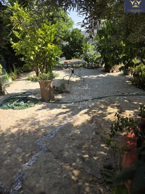 Moradia T9 para Venda em Quelfes