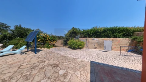 Moradia T9 para Venda em Quelfes