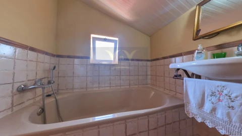 Moradia T9 para Venda em Quelfes