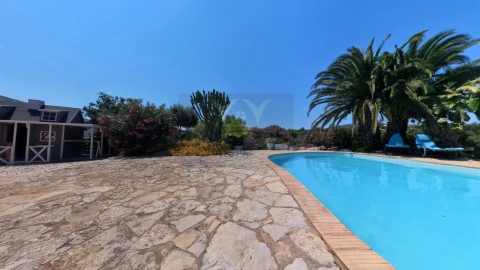 Moradia T9 para Venda em Quelfes