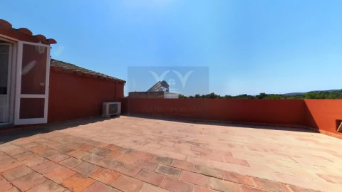 Moradia T9 para Venda em Quelfes