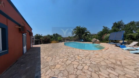 Moradia T9 para Venda em Quelfes
