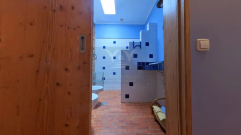Moradia T9 para Venda em Quelfes