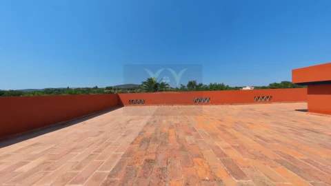 Moradia T9 para Venda em Quelfes