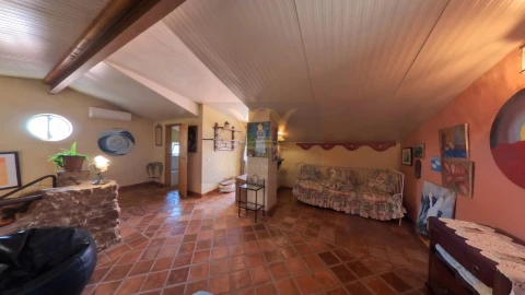 Moradia T9 para Venda em Quelfes