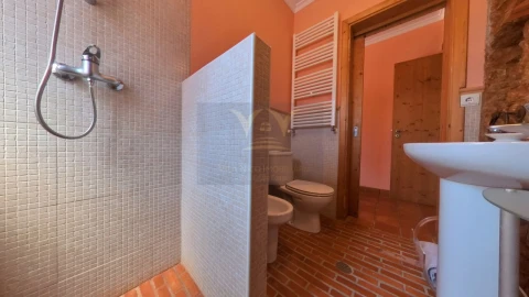 Moradia T9 para Venda em Quelfes