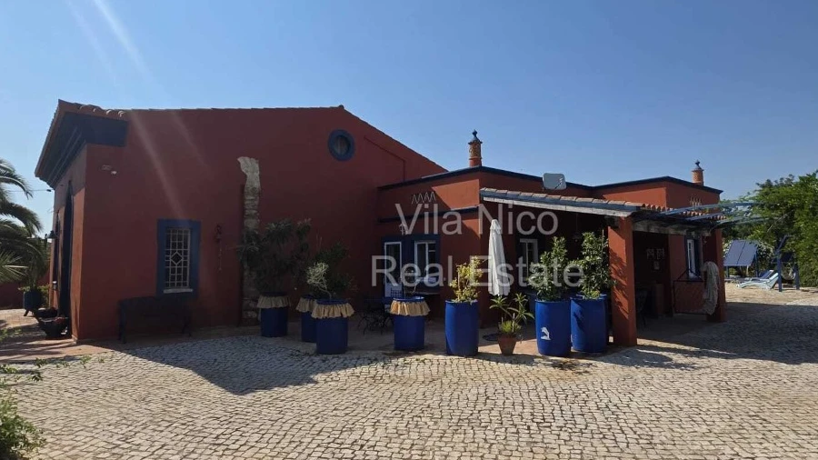 Moradia T9 para Venda em Quelfes