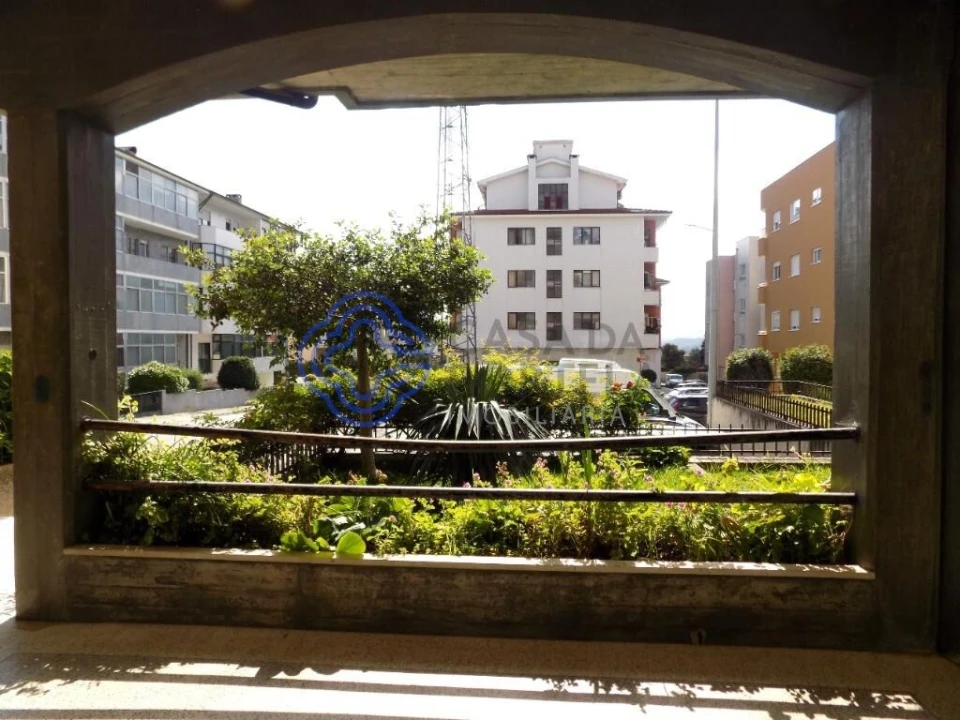 Loja para Venda em Vilar de Andorinho Foto 1