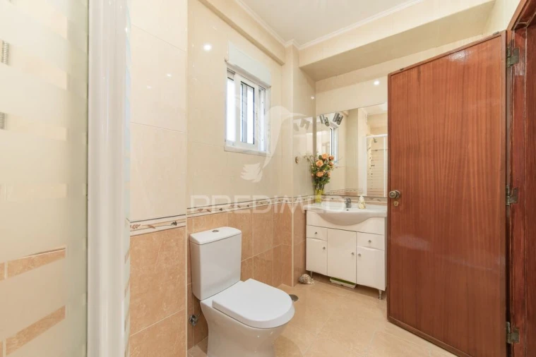 Apartamento T3 para Venda em Póvoa de Santa Iria e Forte da Casa Foto 9