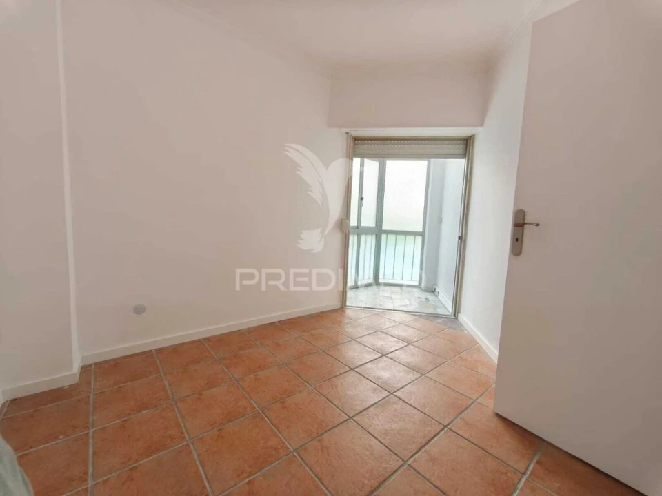 Apartamento T2 para Venda em Algueirão-Mem Martins Foto 18