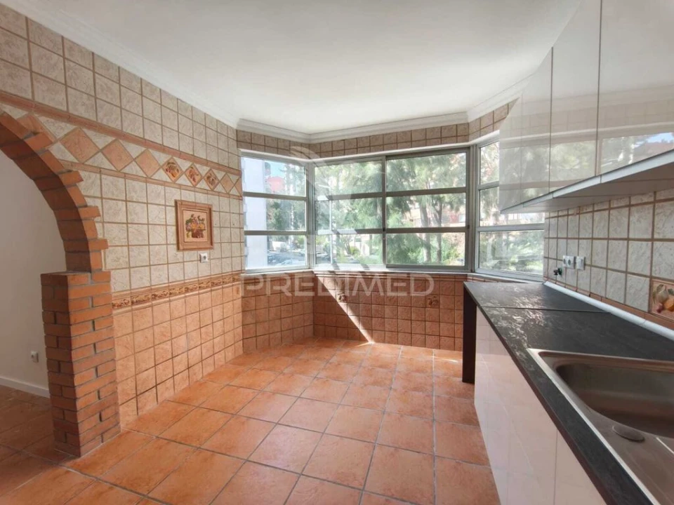 Apartamento T2 para Venda em Algueirão-Mem Martins Foto 1