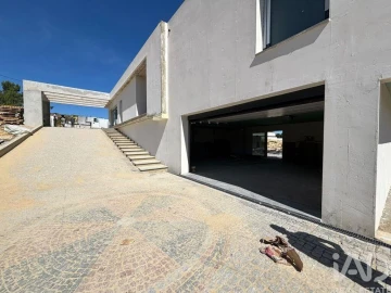 Moradia T5 para Venda em Fernao Ferro
