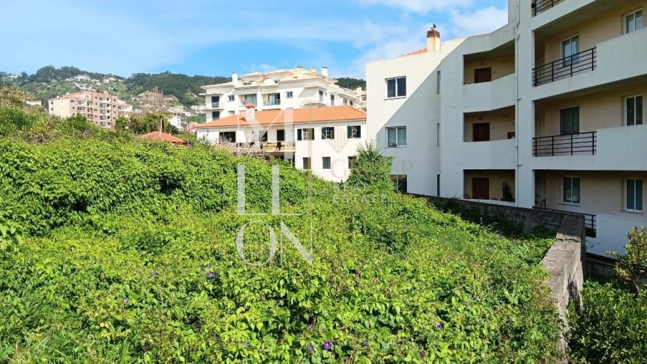 Terreno para Venda em Caniço Foto 1