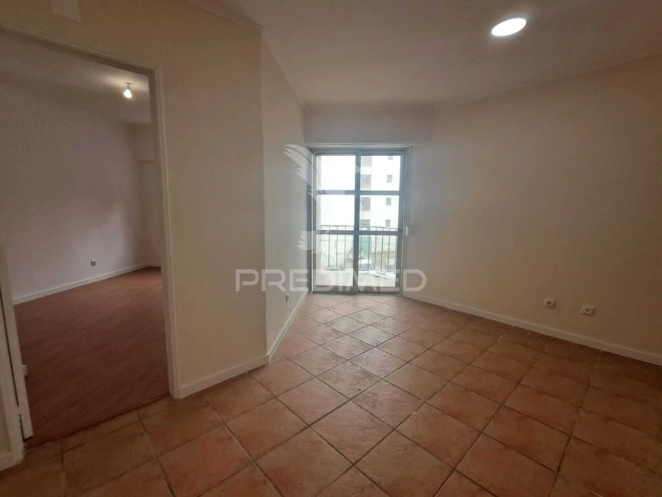 Apartamento T2 para Venda em Algueirão-Mem Martins Foto 7