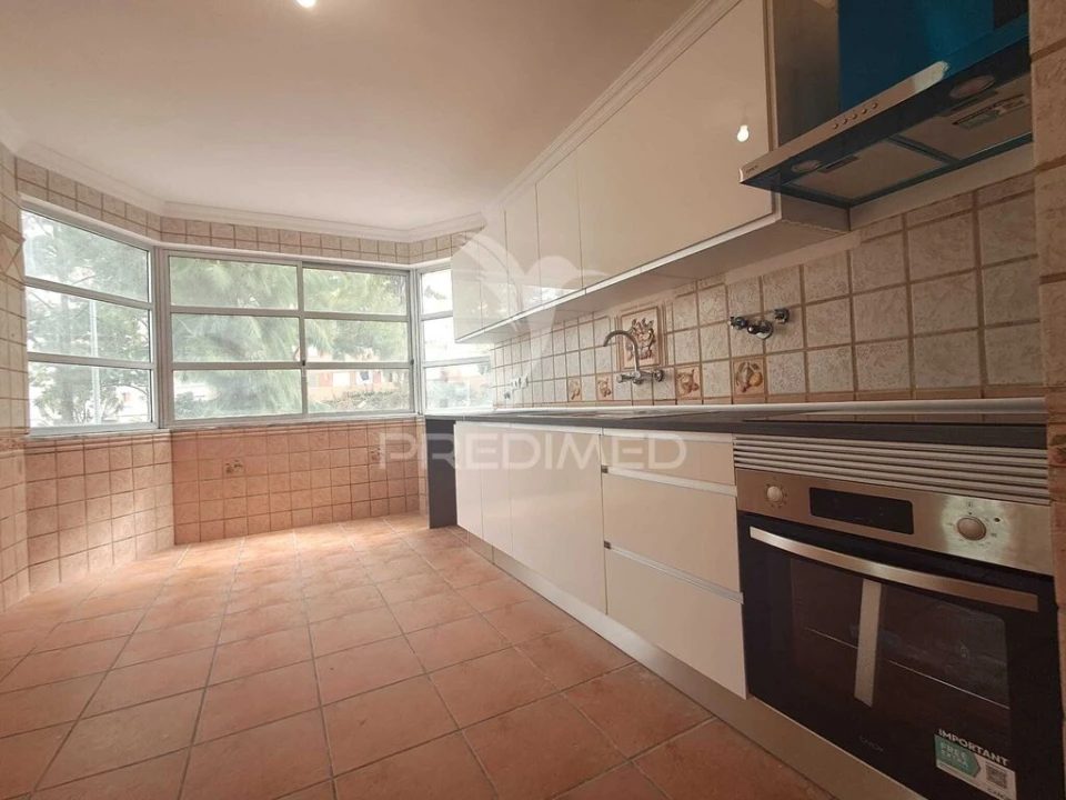 Apartamento T2 para Venda em Algueirão-Mem Martins Foto 2