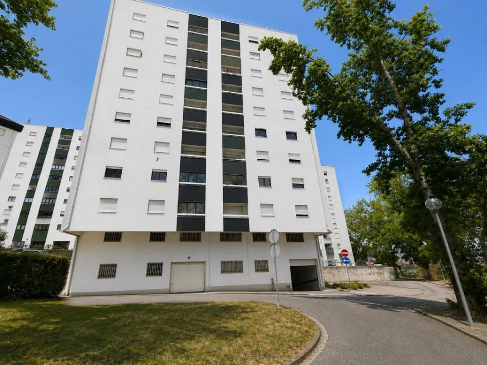 Apartamento T2 para Venda em Santo Antonio dos Olivais Foto 1