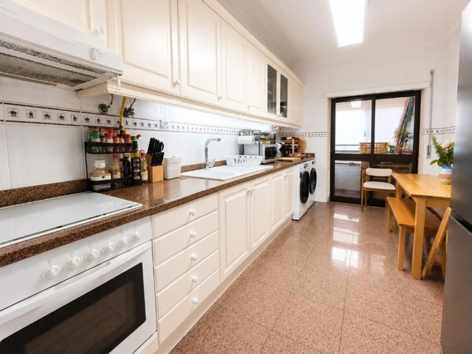 Apartamento T2 para Venda em Santo Antonio dos Olivais Foto 2