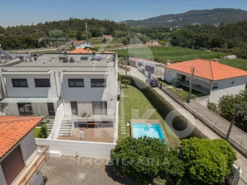 Moradia T3 para Venda em Santo Tirso, Couto (Santa Cristina e São Miguel) e Burgães