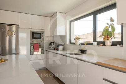 Moradia T3 para Venda em Santo Tirso, Couto (Santa Cristina e São Miguel) e Burgães
