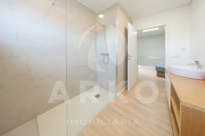 Moradia T3 para Venda em Santo Tirso, Couto (Santa Cristina e São Miguel) e Burgães