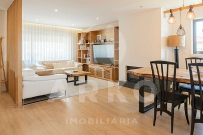 Moradia T3 para Venda em Santo Tirso, Couto (Santa Cristina e São Miguel) e Burgães