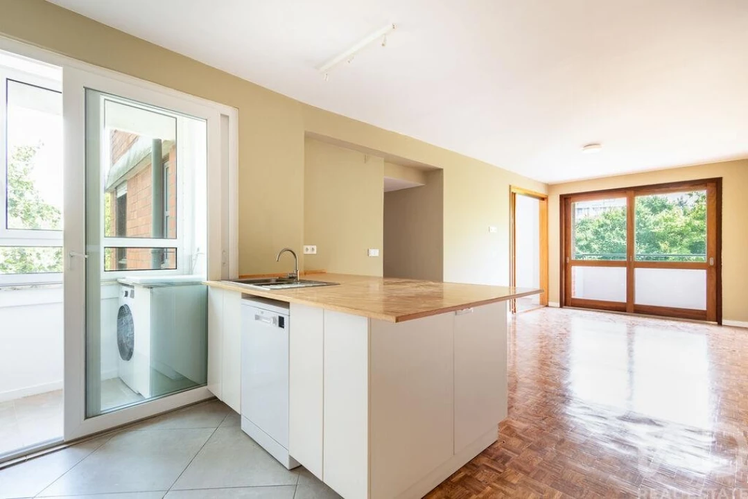 Apartamento T3 para Venda em Aldoar, Foz do Douro e Nevogilde Foto 1