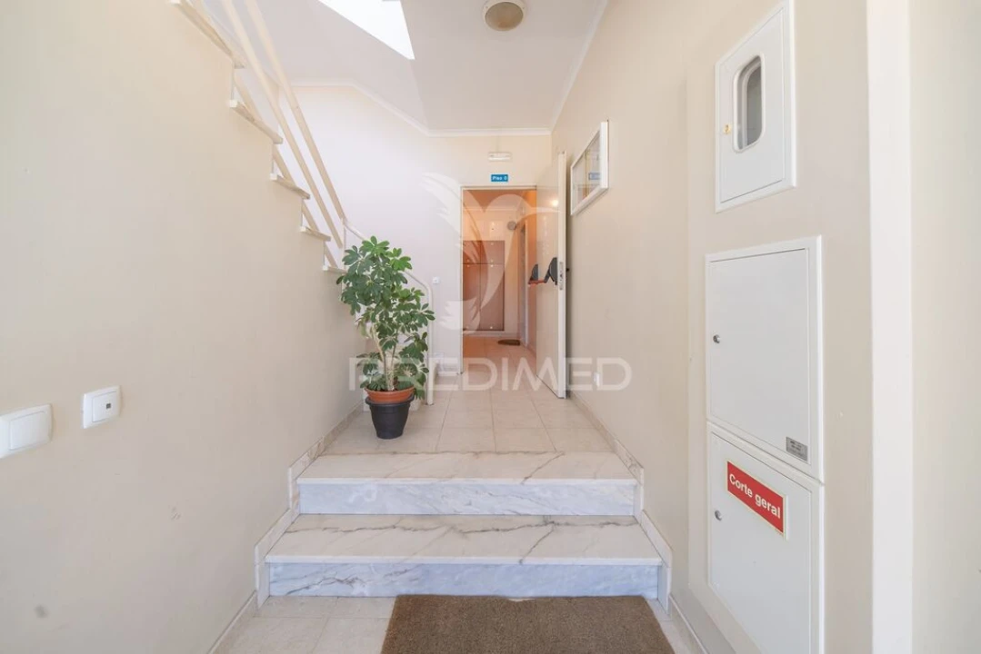 Apartamento T1 para Venda em Carregado e Cadafais Foto 16