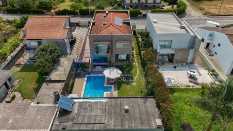 Moradia T4 para Venda em Nogueira e Silva Escura