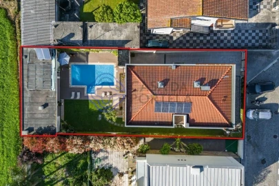 Moradia T4 para Venda em Nogueira e Silva Escura