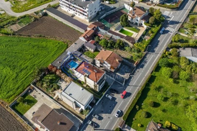 Moradia T4 para Venda em Nogueira e Silva Escura