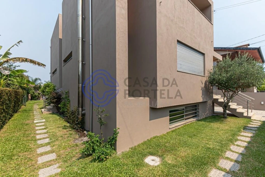 Moradia T4 para Venda em Nogueira e Silva Escura Foto 2