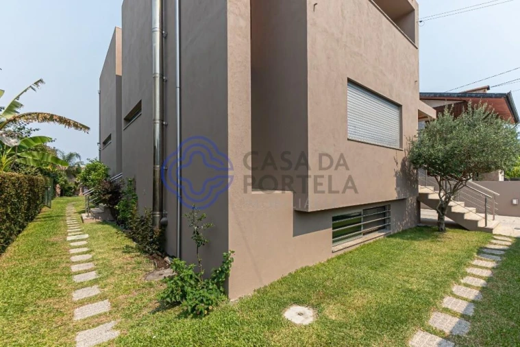 Moradia T4 para Venda em Nogueira e Silva Escura Foto 2