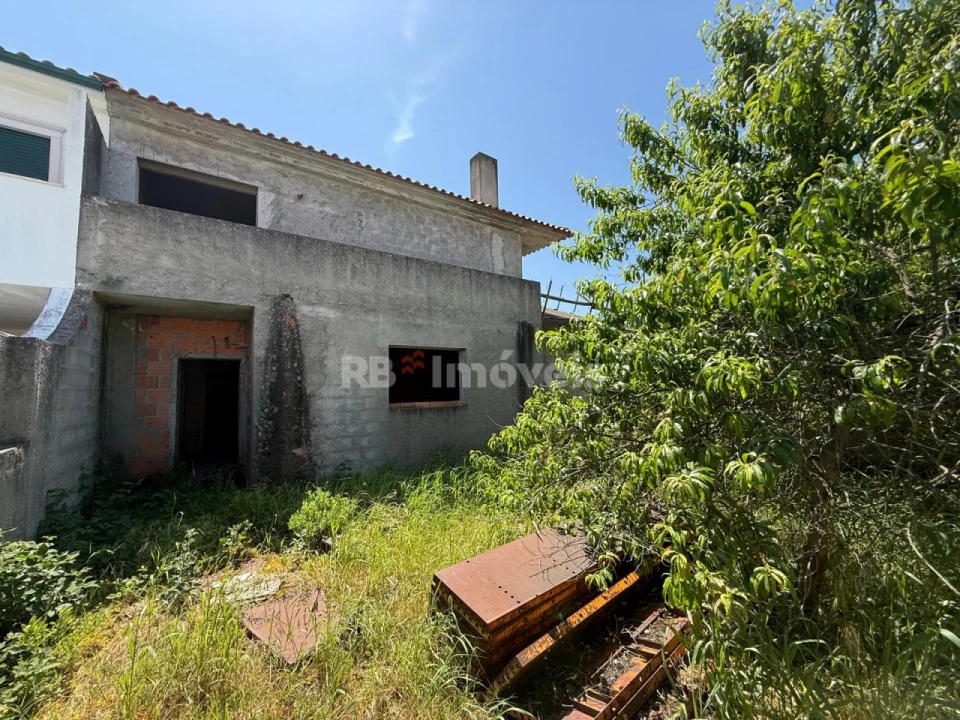 Moradia T4 para Venda em Montalvo Foto 4