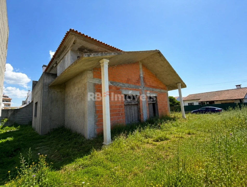 Moradia T4 para Venda em Montalvo Foto 2