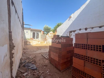 Moradia T2 para Venda em São Miguel do Rio Torto e Rossio Ao Sul do Tejo