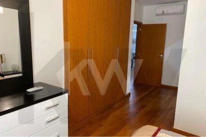 Apartamento T3 para Arrendamento em São Martinho