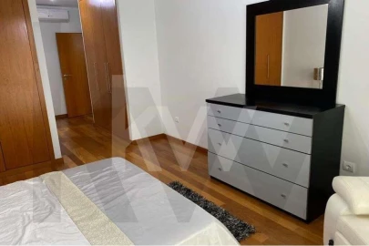 Apartamento T3 para Arrendamento em São Martinho