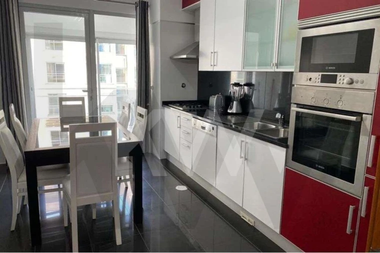 Apartamento T3 para Arrendamento em São Martinho Foto 7