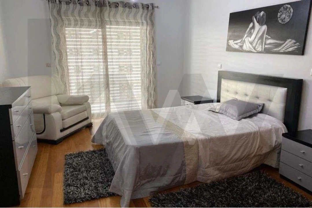 Apartamento T3 para Arrendamento em São Martinho Foto 5