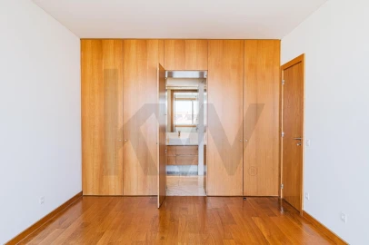 Apartamento T2 para Arrendamento em Santa Marinha e São Pedro da Afurada