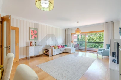 Apartamento T2 para Venda em Carnaxide e Queijas