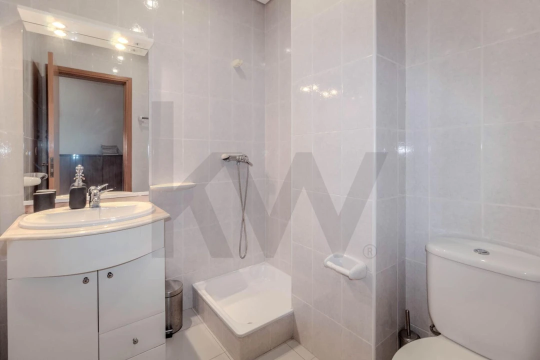 Apartamento T2 para Venda em Rio Tinto Foto 17