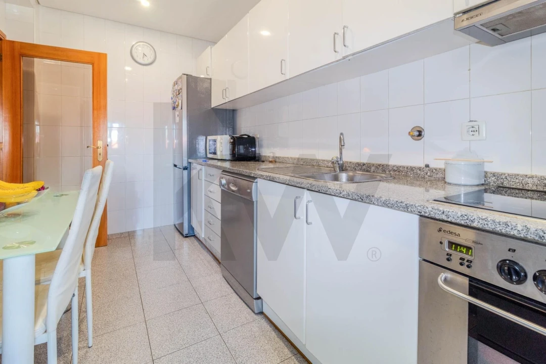 Apartamento T2 para Venda em Rio Tinto Foto 3