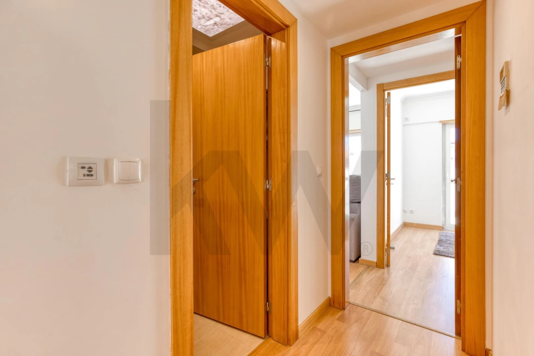 Apartamento T1 para Arrendamento em Venteira Foto 3