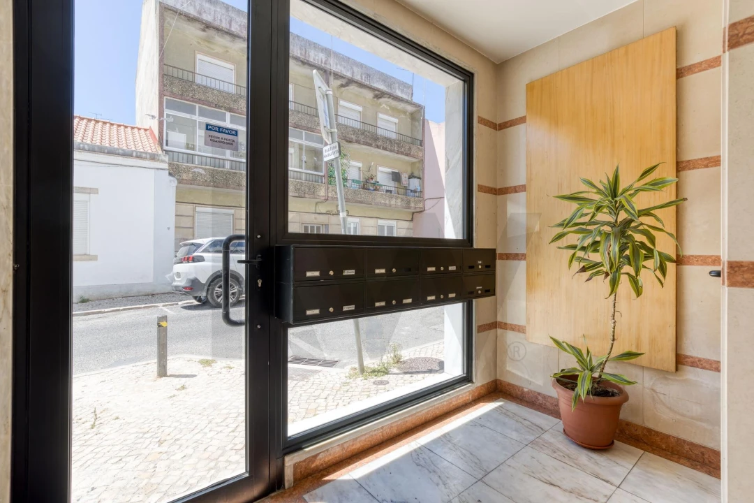 Apartamento T1 para Arrendamento em Venteira Foto 16