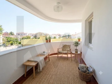 Apartamento T2 para Venda em Carcavelos e Parede