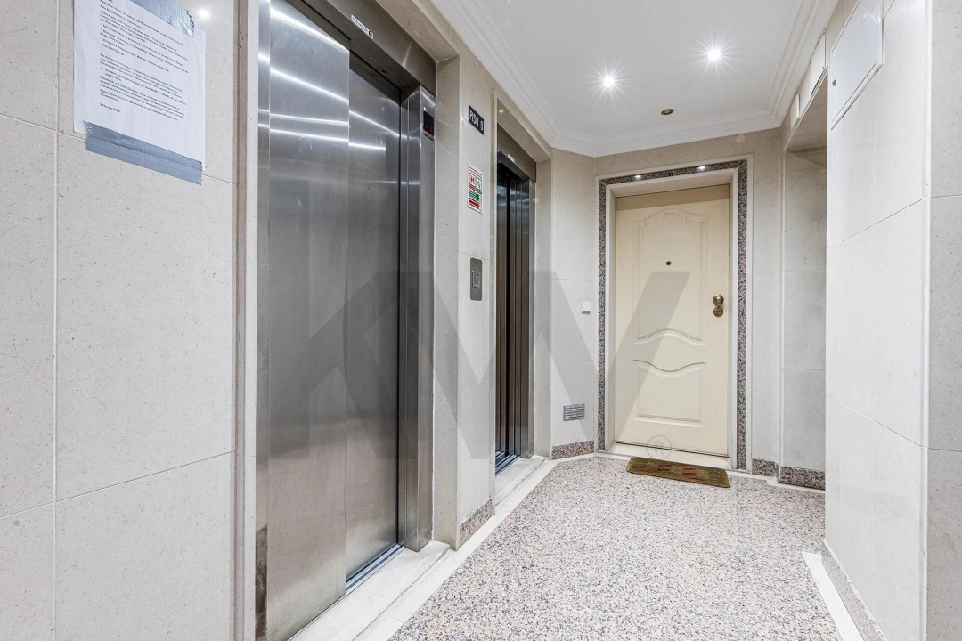 Apartamento T3 para Venda em Carcavelos e Parede Foto 29