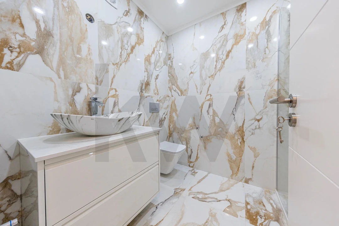Apartamento T3 para Venda em Carcavelos e Parede Foto 9