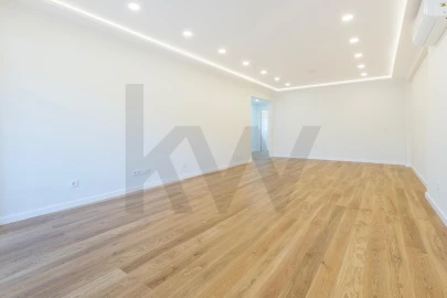 Apartamento T3 para Venda em Carcavelos e Parede
