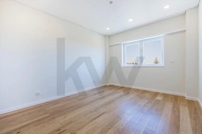 Apartamento T3 para Venda em Carcavelos e Parede
